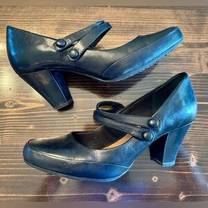 Clarks Artisan Women’s Lea Black Leather Double Strap Mary Jane Heels Size 7.5 W